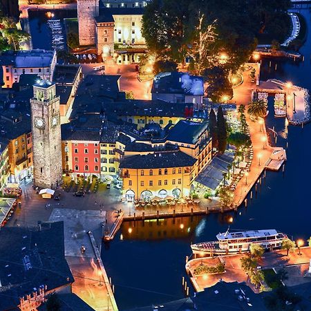 Villa Mimosa - Appartamento 1 - Happy Rentals デセンツァーノ・デル・ガルダ エクステリア 写真