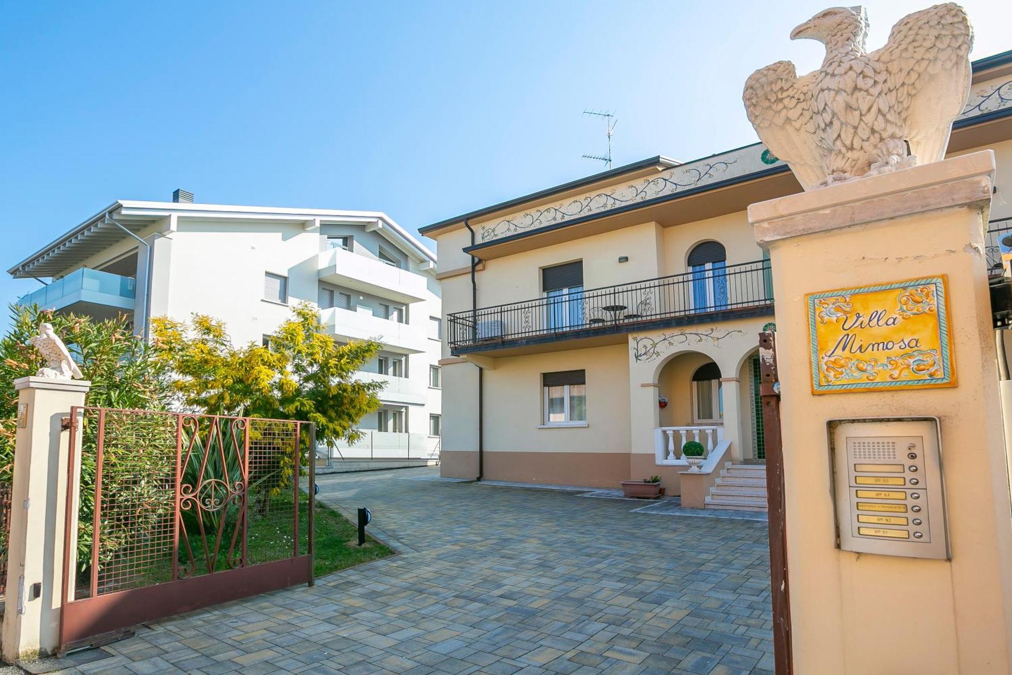 Villa Mimosa - Appartamento 1 - Happy Rentals デセンツァーノ・デル・ガルダ エクステリア 写真